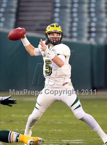 Thumbnail 3 in De La Salle vs. San Ramon Valley (CIF NCS D1 Final) photogallery.