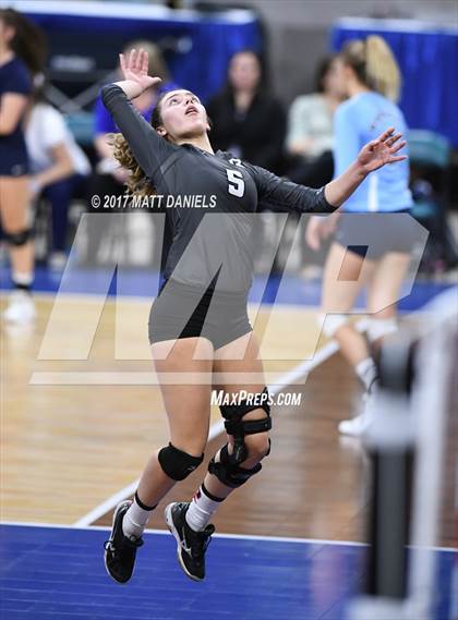 Thumbnail 3 in Roosevelt vs. Mullen (CHSAA 4A Pool 1 Playoff) photogallery.