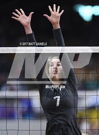 Thumbnail 3 in Roosevelt vs. Mullen (CHSAA 4A Pool 1 Playoff) photogallery.