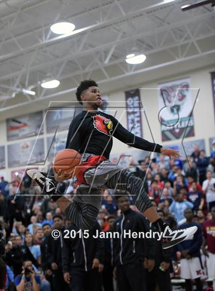 Thumbnail 1 in 2015 MaxPreps Holiday Classic Dunk Contest photogallery.