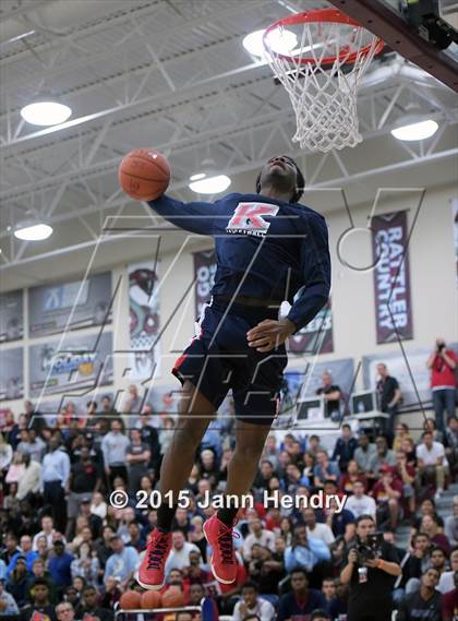 Thumbnail 3 in 2015 MaxPreps Holiday Classic Dunk Contest photogallery.