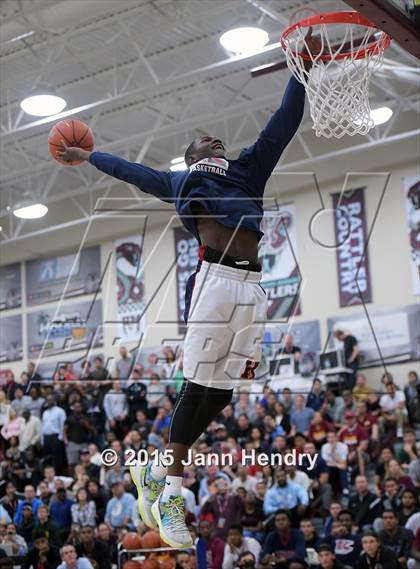 Thumbnail 1 in 2015 MaxPreps Holiday Classic Dunk Contest photogallery.