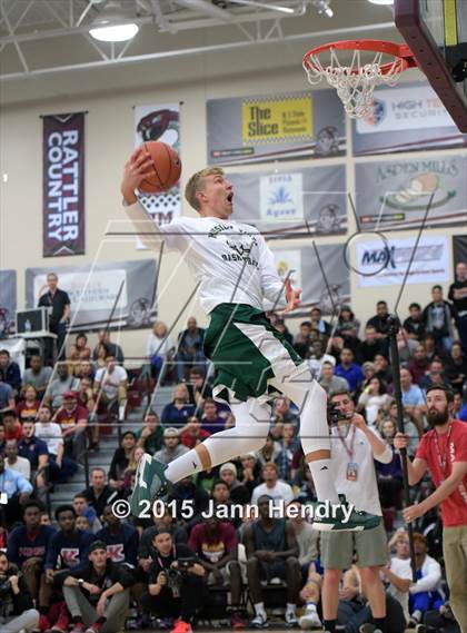 Thumbnail 1 in 2015 MaxPreps Holiday Classic Dunk Contest photogallery.