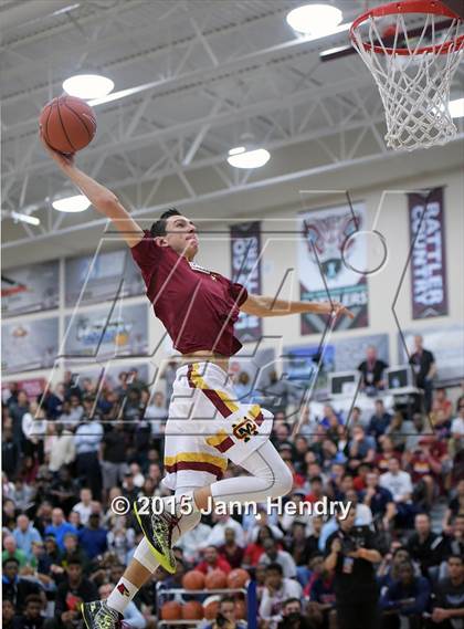 Thumbnail 1 in 2015 MaxPreps Holiday Classic Dunk Contest photogallery.