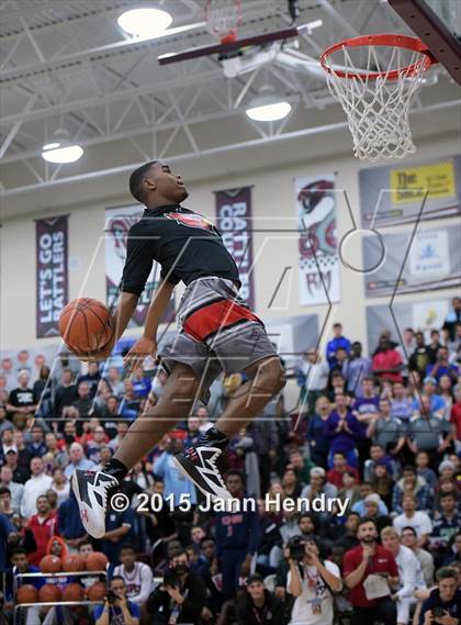 Thumbnail 1 in 2015 MaxPreps Holiday Classic Dunk Contest photogallery.