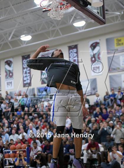 Thumbnail 2 in 2015 MaxPreps Holiday Classic Dunk Contest photogallery.