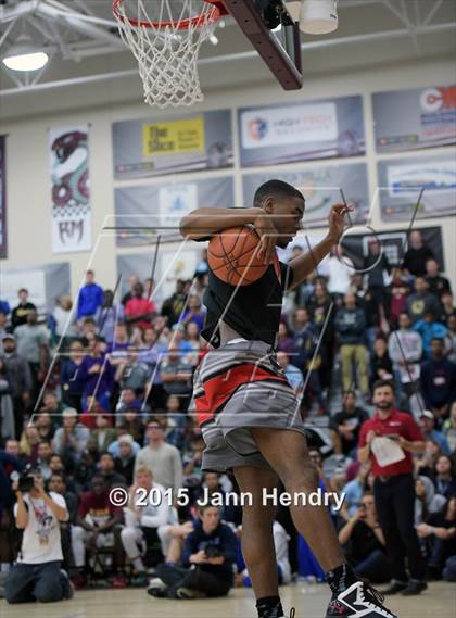 Thumbnail 3 in 2015 MaxPreps Holiday Classic Dunk Contest photogallery.