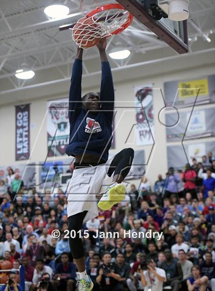 Thumbnail 2 in 2015 MaxPreps Holiday Classic Dunk Contest photogallery.