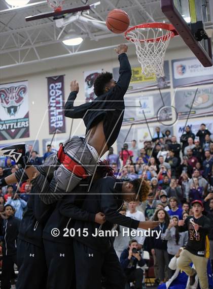 Thumbnail 2 in 2015 MaxPreps Holiday Classic Dunk Contest photogallery.