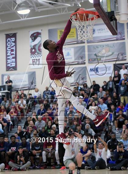 Thumbnail 2 in 2015 MaxPreps Holiday Classic Dunk Contest photogallery.