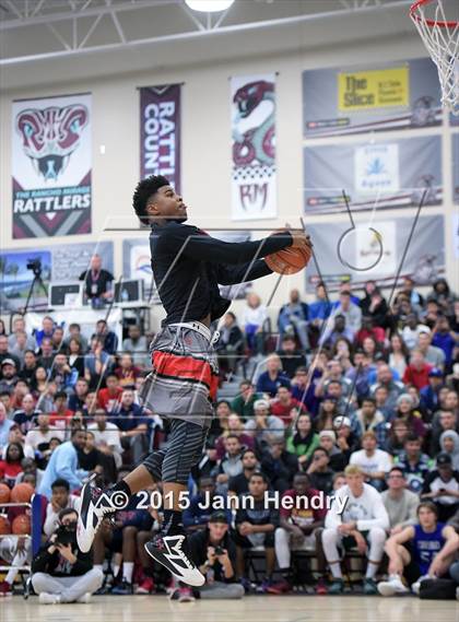Thumbnail 1 in 2015 MaxPreps Holiday Classic Dunk Contest photogallery.