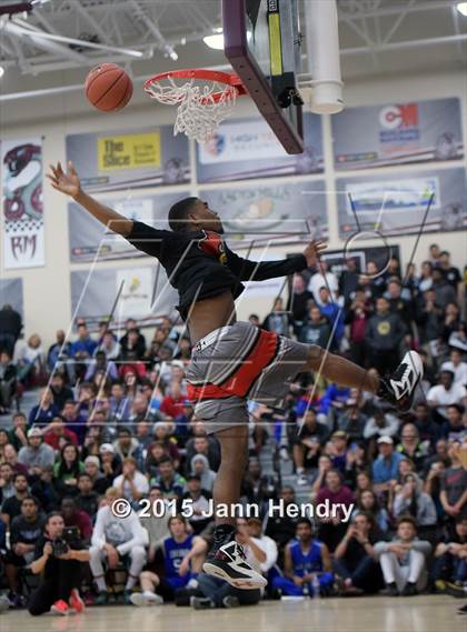 Thumbnail 1 in 2015 MaxPreps Holiday Classic Dunk Contest photogallery.