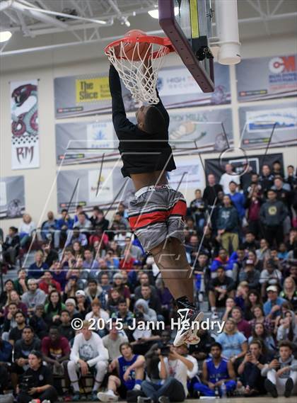 Thumbnail 3 in 2015 MaxPreps Holiday Classic Dunk Contest photogallery.
