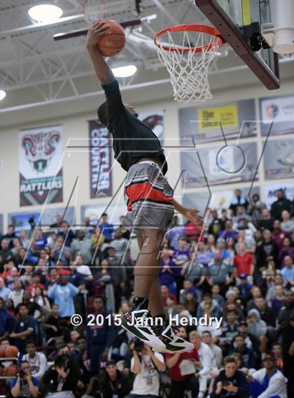 Thumbnail 2 in 2015 MaxPreps Holiday Classic Dunk Contest photogallery.