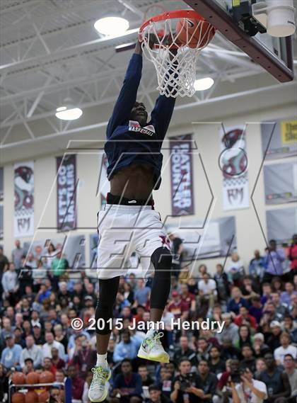Thumbnail 1 in 2015 MaxPreps Holiday Classic Dunk Contest photogallery.