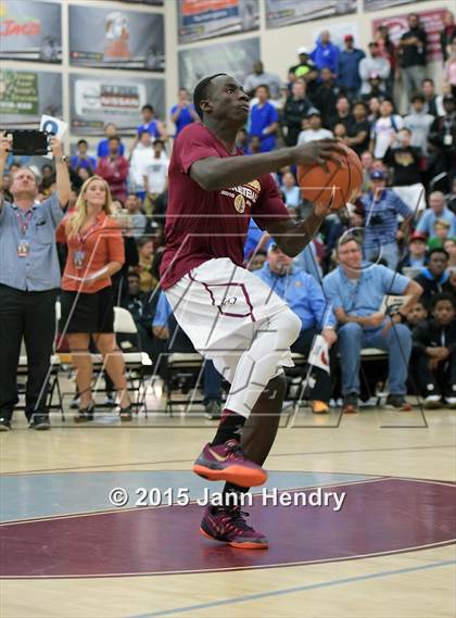 Thumbnail 1 in 2015 MaxPreps Holiday Classic Dunk Contest photogallery.