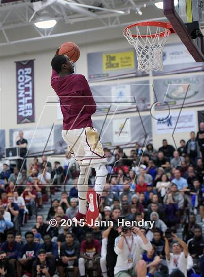 Thumbnail 1 in 2015 MaxPreps Holiday Classic Dunk Contest photogallery.