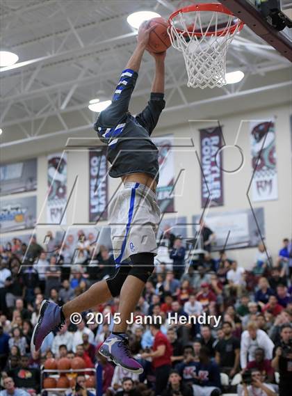 Thumbnail 1 in 2015 MaxPreps Holiday Classic Dunk Contest photogallery.