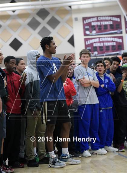 Thumbnail 1 in 2015 MaxPreps Holiday Classic Dunk Contest photogallery.