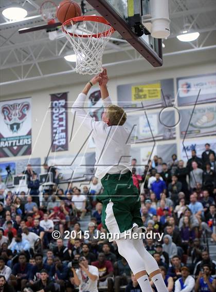 Thumbnail 2 in 2015 MaxPreps Holiday Classic Dunk Contest photogallery.