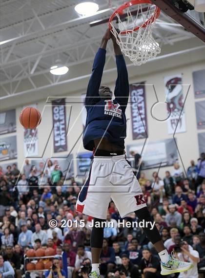Thumbnail 3 in 2015 MaxPreps Holiday Classic Dunk Contest photogallery.