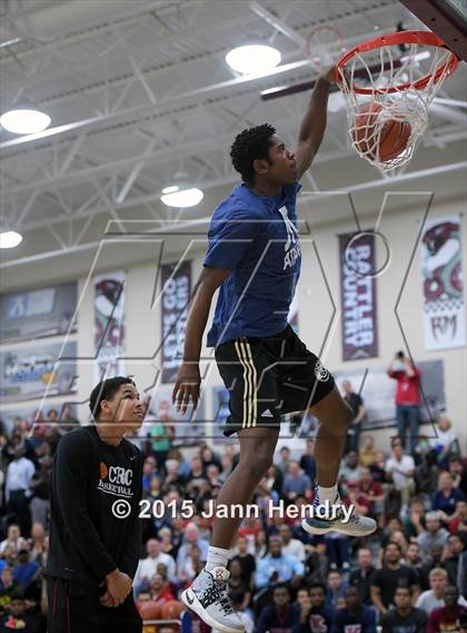 Thumbnail 1 in 2015 MaxPreps Holiday Classic Dunk Contest photogallery.