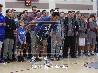 Thumbnail 2 in 2015 MaxPreps Holiday Classic Dunk Contest photogallery.
