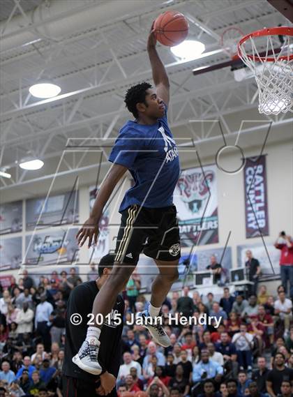 Thumbnail 3 in 2015 MaxPreps Holiday Classic Dunk Contest photogallery.