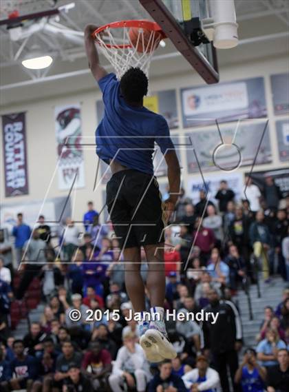 Thumbnail 1 in 2015 MaxPreps Holiday Classic Dunk Contest photogallery.