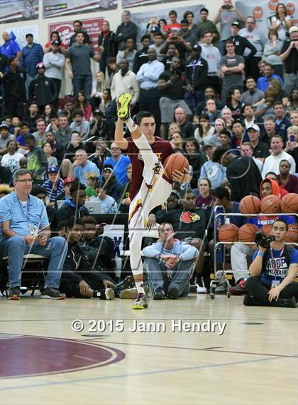 Thumbnail 1 in 2015 MaxPreps Holiday Classic Dunk Contest photogallery.