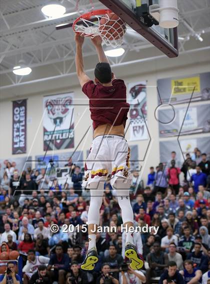 Thumbnail 2 in 2015 MaxPreps Holiday Classic Dunk Contest photogallery.