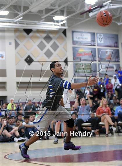 Thumbnail 3 in 2015 MaxPreps Holiday Classic Dunk Contest photogallery.