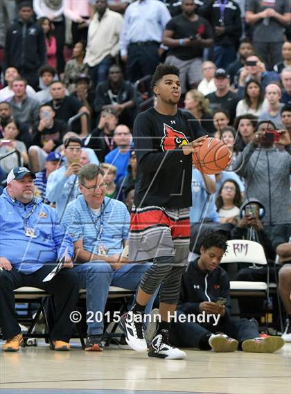 Thumbnail 3 in 2015 MaxPreps Holiday Classic Dunk Contest photogallery.