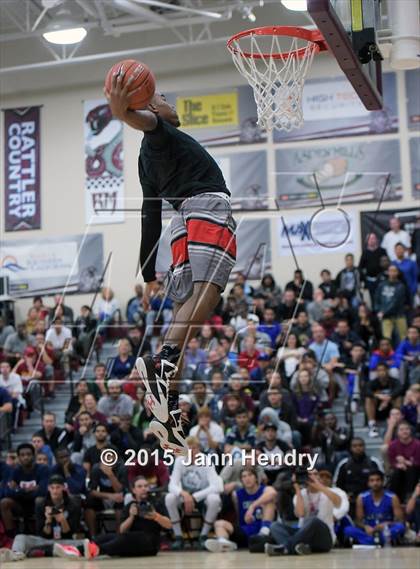Thumbnail 3 in 2015 MaxPreps Holiday Classic Dunk Contest photogallery.