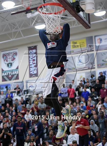 Thumbnail 1 in 2015 MaxPreps Holiday Classic Dunk Contest photogallery.