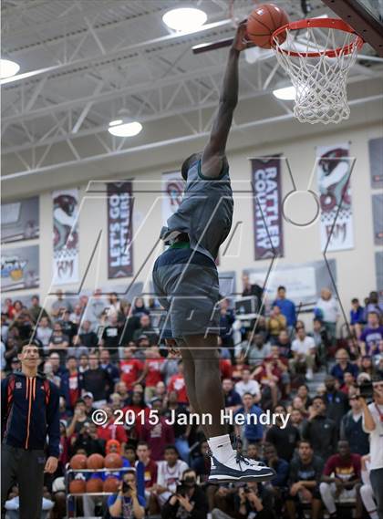 Thumbnail 1 in 2015 MaxPreps Holiday Classic Dunk Contest photogallery.
