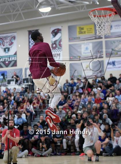 Thumbnail 3 in 2015 MaxPreps Holiday Classic Dunk Contest photogallery.