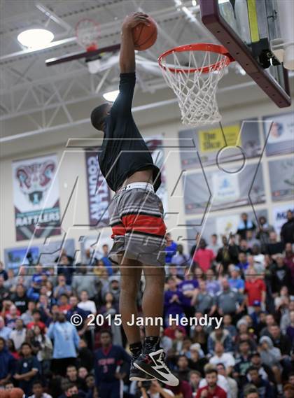 Thumbnail 2 in 2015 MaxPreps Holiday Classic Dunk Contest photogallery.