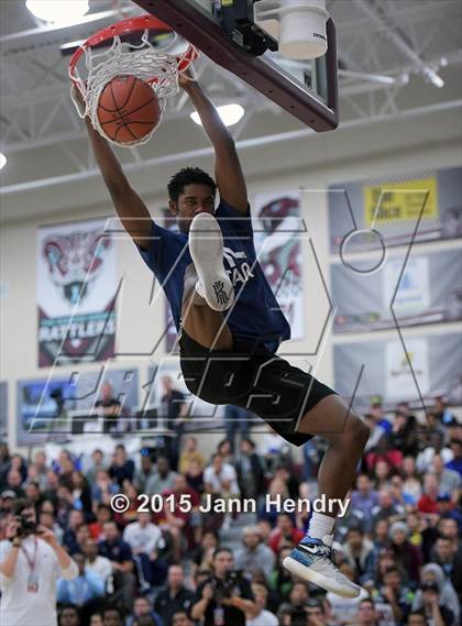Thumbnail 3 in 2015 MaxPreps Holiday Classic Dunk Contest photogallery.