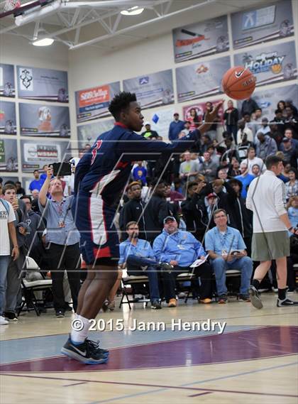 Thumbnail 2 in 2015 MaxPreps Holiday Classic Dunk Contest photogallery.