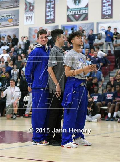 Thumbnail 1 in 2015 MaxPreps Holiday Classic Dunk Contest photogallery.