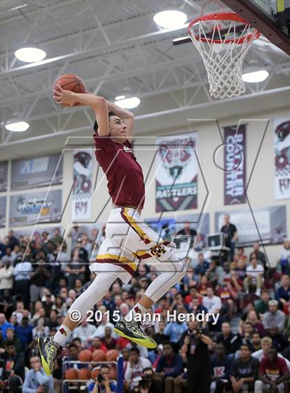 Thumbnail 1 in 2015 MaxPreps Holiday Classic Dunk Contest photogallery.