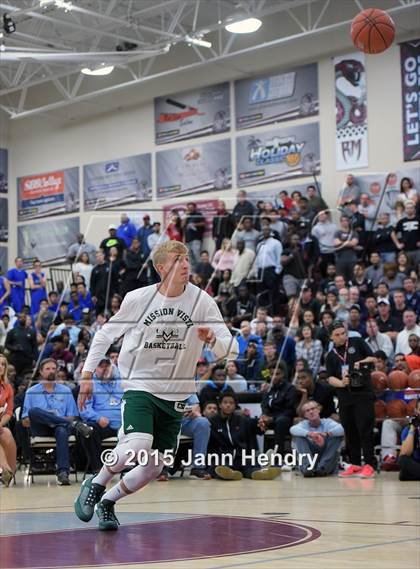 Thumbnail 3 in 2015 MaxPreps Holiday Classic Dunk Contest photogallery.