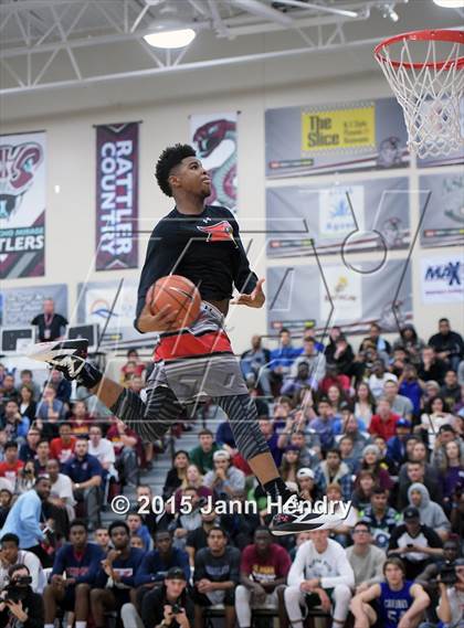 Thumbnail 2 in 2015 MaxPreps Holiday Classic Dunk Contest photogallery.