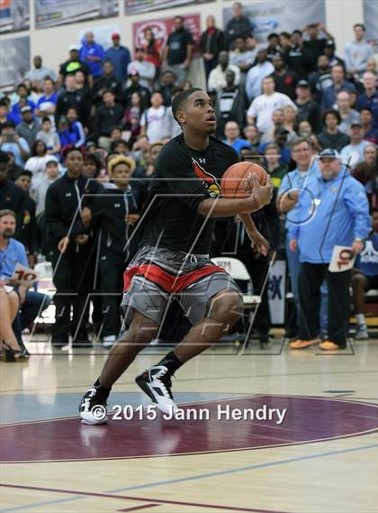 Thumbnail 1 in 2015 MaxPreps Holiday Classic Dunk Contest photogallery.