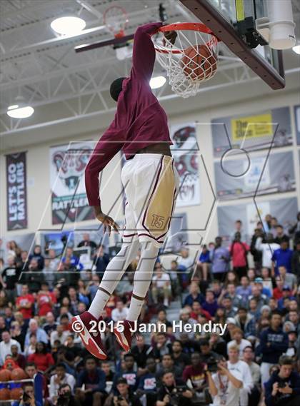 Thumbnail 1 in 2015 MaxPreps Holiday Classic Dunk Contest photogallery.