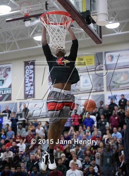Thumbnail 3 in 2015 MaxPreps Holiday Classic Dunk Contest photogallery.