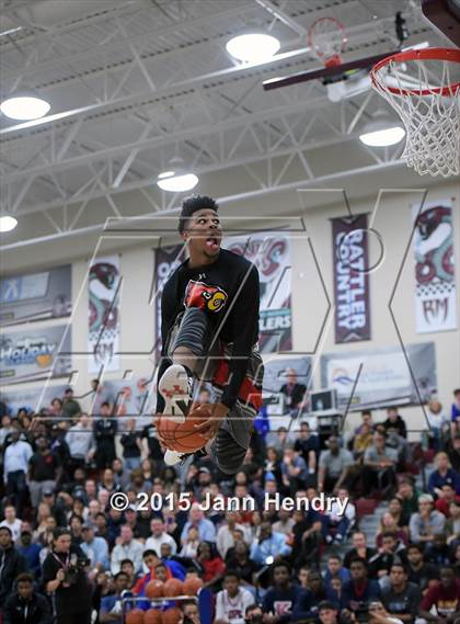 Thumbnail 2 in 2015 MaxPreps Holiday Classic Dunk Contest photogallery.