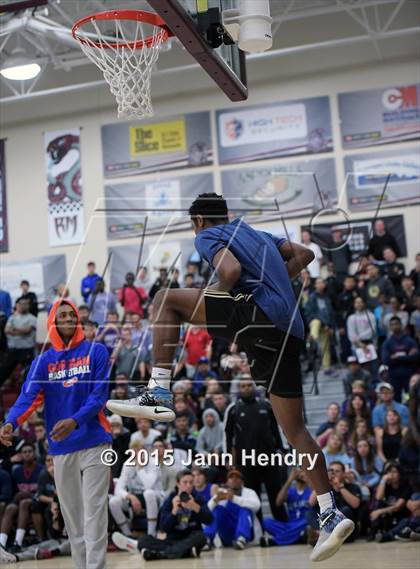 Thumbnail 3 in 2015 MaxPreps Holiday Classic Dunk Contest photogallery.
