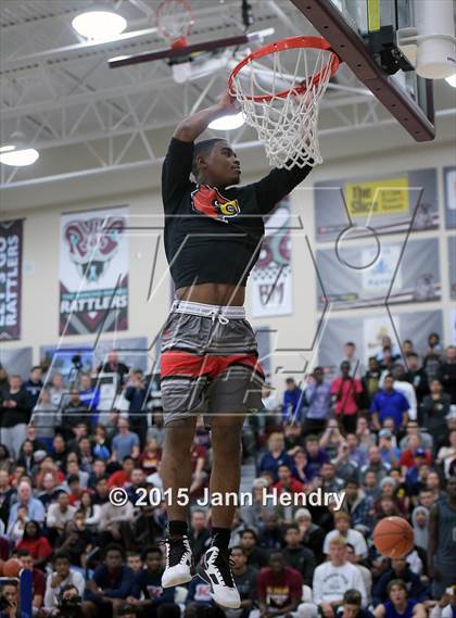 Thumbnail 1 in 2015 MaxPreps Holiday Classic Dunk Contest photogallery.